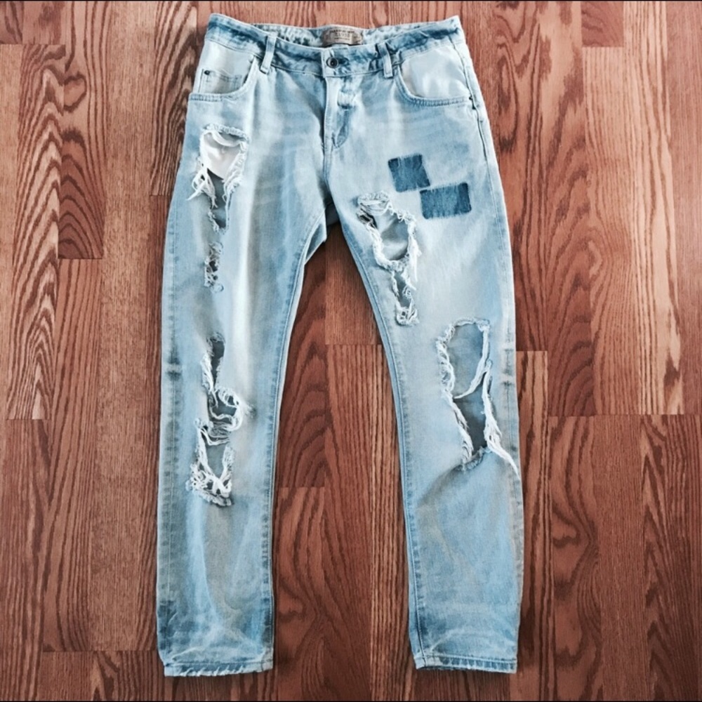 ZARA Distressed Boyfriend Jeans